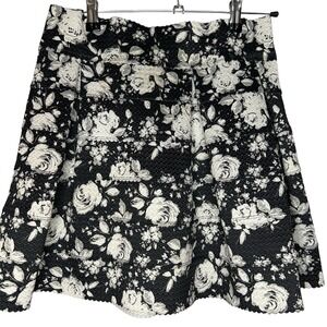 Xhilaration Size L Classic‎ Black White Floral Pull On Thick Material Mini Skirt